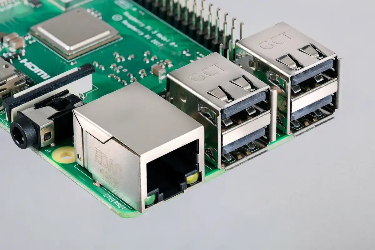 Raspberry Pi 3 Model B+BCM2837B0